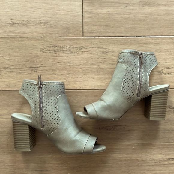 a.n.a. Memory Foam Zip Peep Toe Block Heel Booties - Picture 8 of 13